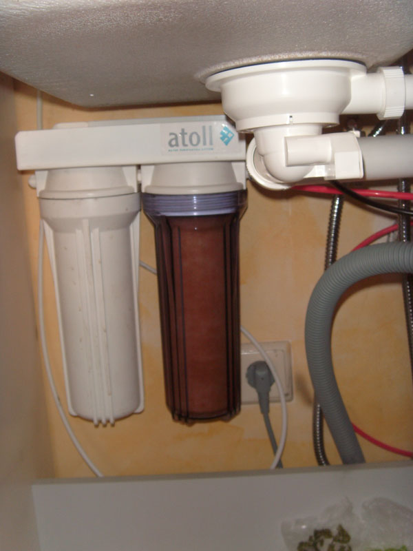 Компактная водоочистка под раковиной.
